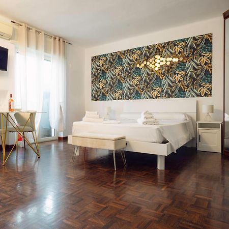 Bari Central Suite - Central Apartment With Sea View - バーリ エクステリア 写真